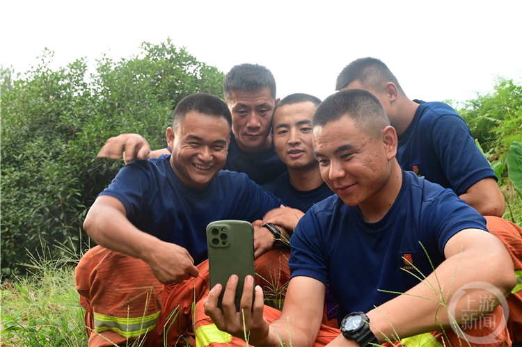 大家都想出份力(“你们的心意和热情全部收到！”消防队员挥别重庆：下次再来不带装备)