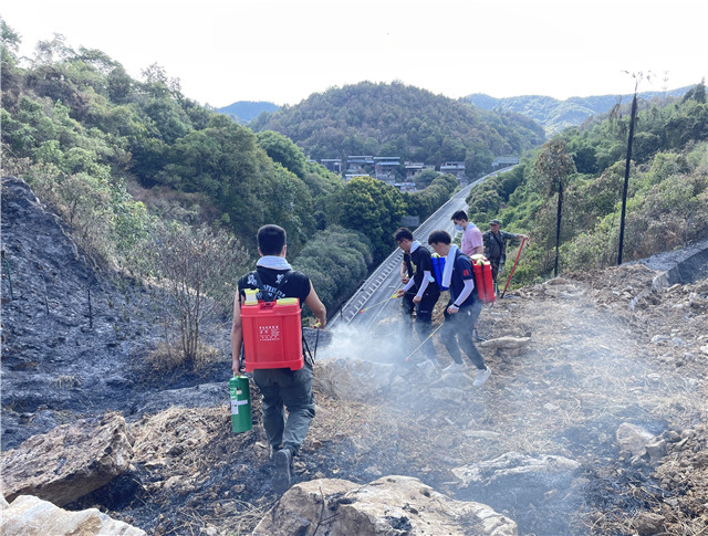 今天是8月21日(20人志愿队全力参与扑救 中建一局建设发展公司紧急驰援重庆巴南山火救援)