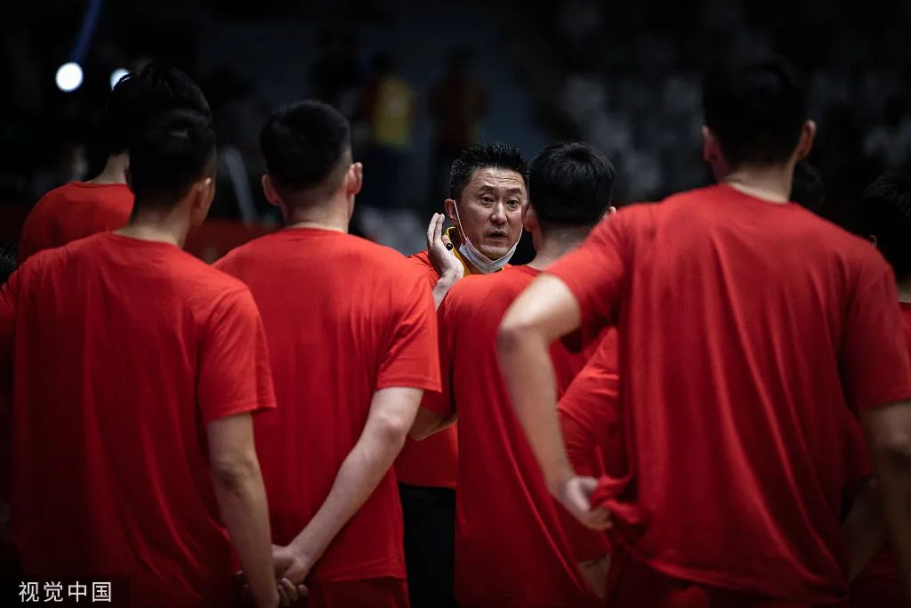 一个夏天11场比赛，中国男篮暴露的无解难题
