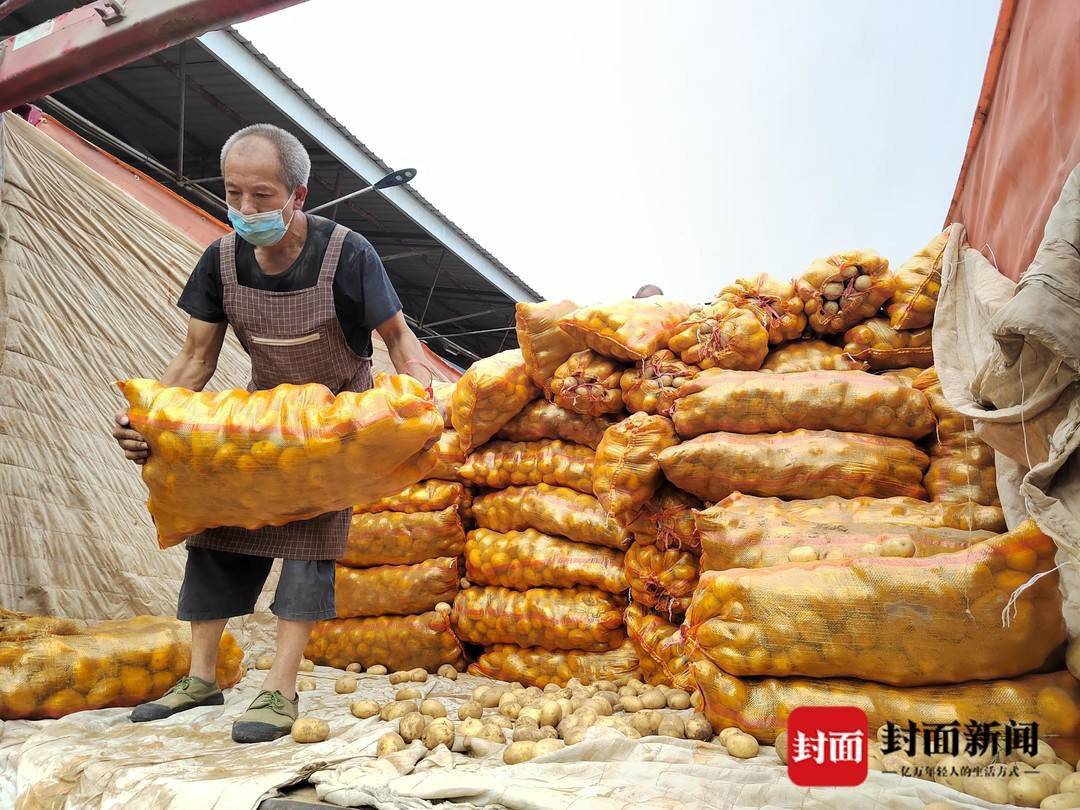 这届网友不答应(云辟谣｜推特网友称“成都2100万人忍饥挨饿，深夜绝望尖叫”？成都地头的蔬菜听了都不答应)