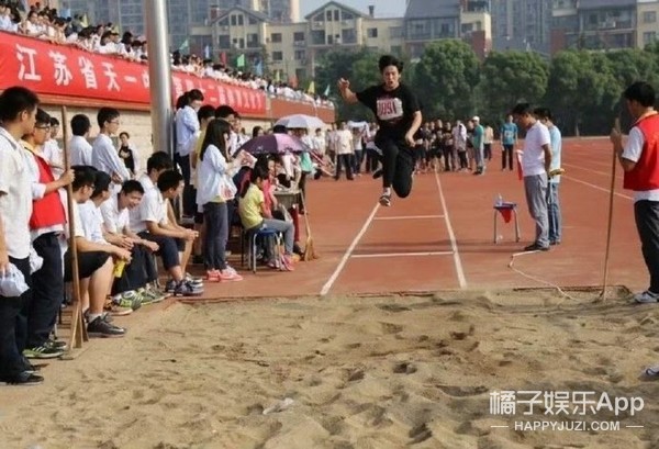 关于篮球帅哥被虐鸟故事(终于轮到他被考古了！张凌赫校草直拍不断，胖过但是没丑过？)