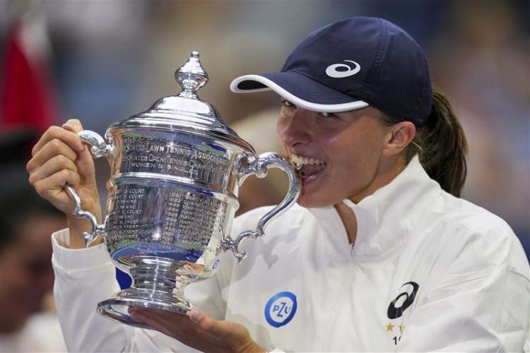 女子网球世界排名(斯瓦泰克美网夺冠，WTA最新世界排名张帅跻身前30，郑钦文创