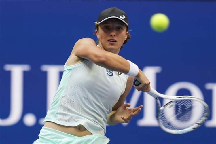 斯瓦泰克美网夺冠，WTA最新世界排名张帅跻身前30，郑钦文创新高
