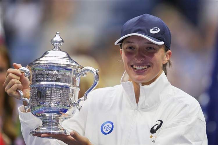 斯瓦泰克美网夺冠，WTA最新世界排名张帅跻身前30，郑钦文创新高