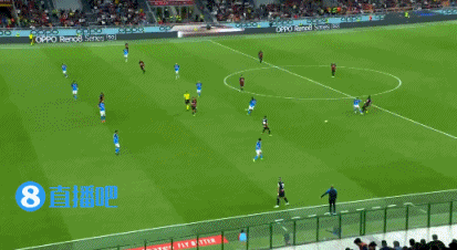 米兰1-0那不勒斯（意甲-吉鲁破门难救主卡卢卢失良机 AC米兰遭首败1-2那不勒斯）
