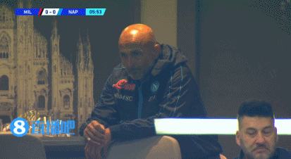 米兰1-0那不勒斯（意甲-吉鲁破门难救主卡卢卢失良机 AC米兰遭首败1-2那不勒斯）