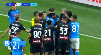 米兰1-0那不勒斯（意甲-吉鲁破门难救主卡卢卢失良机 AC米兰遭首败1-2那不勒斯）