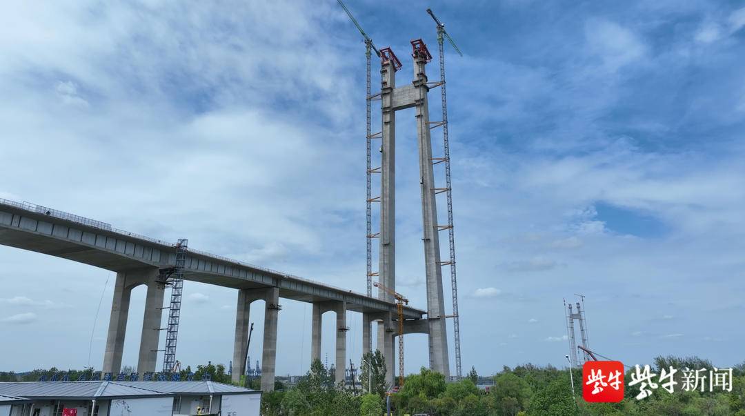 南京仙新路大桥建设提速，南北主塔年内实现“隔江牵手”