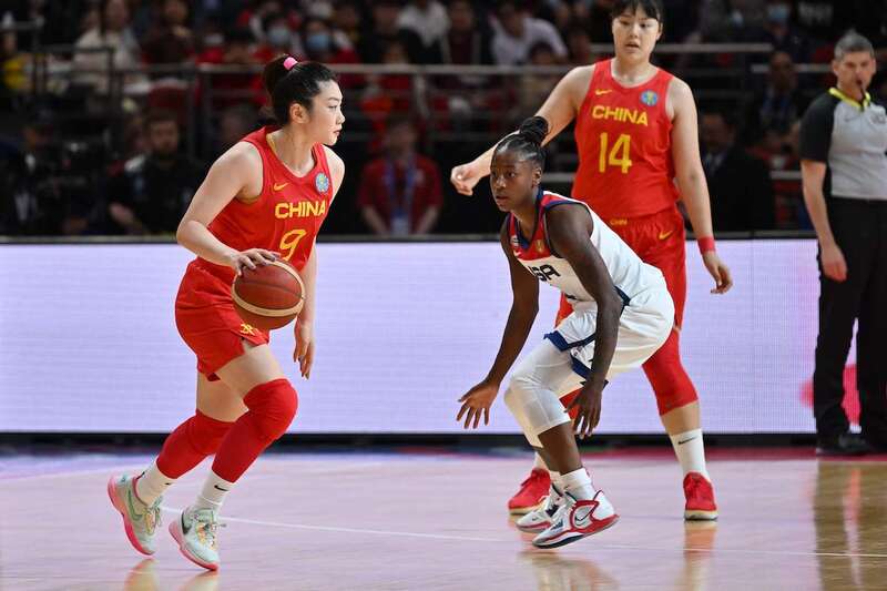 让一个勒布朗·梦 中国女篮顽强挺进决赛