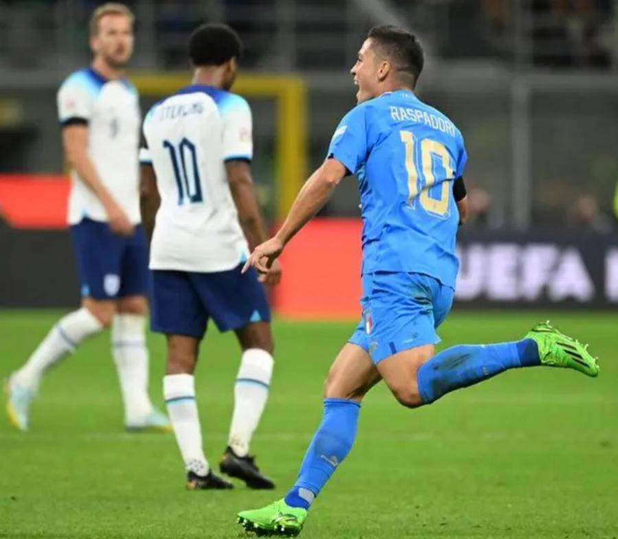 意大利组成最强锋线抗衡(欧国联意大利队1:0小胜英格兰队，年轻实用的前锋带来惊喜)