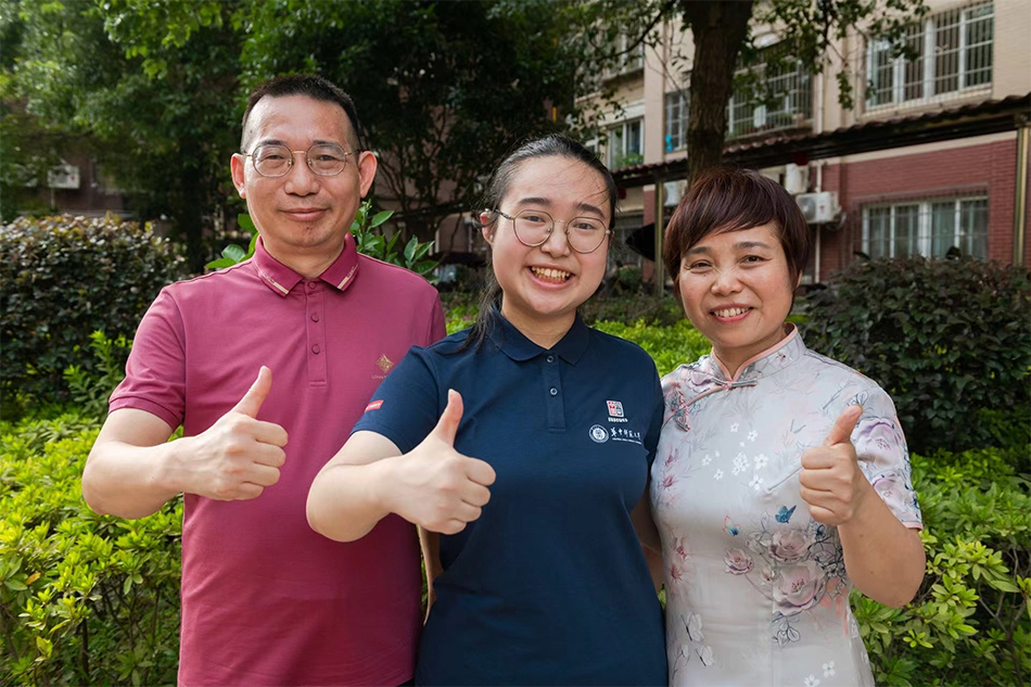 从小训练非常努力(听障女孩入读特教专业：上万次练习学会发音，未来将返乡从教)