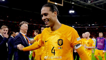 比利时和荷兰(欧国联：范迪克头球制胜 荷兰击败比利时夺小组头名出线)