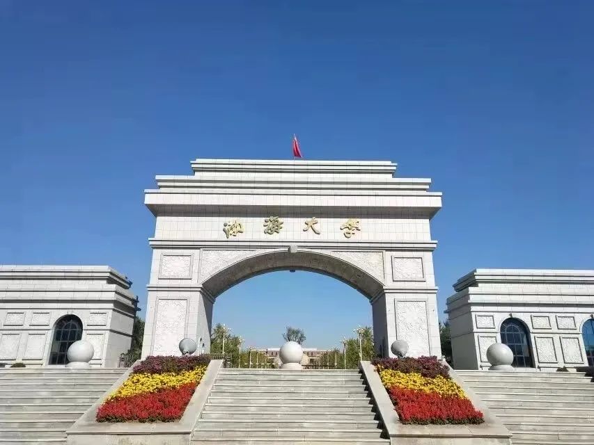 (滨海校区校门)(松山校区图书馆)(滨海校区图书馆)文章来源:渤海大学