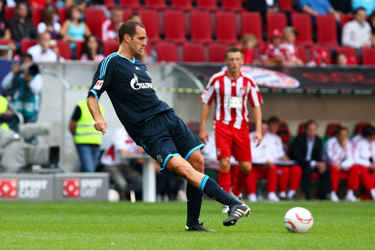 1980欧洲杯冠军（球星年鉴之1980：小罗闪耀，哈维荣誉等身，你还知道其他人吗？）