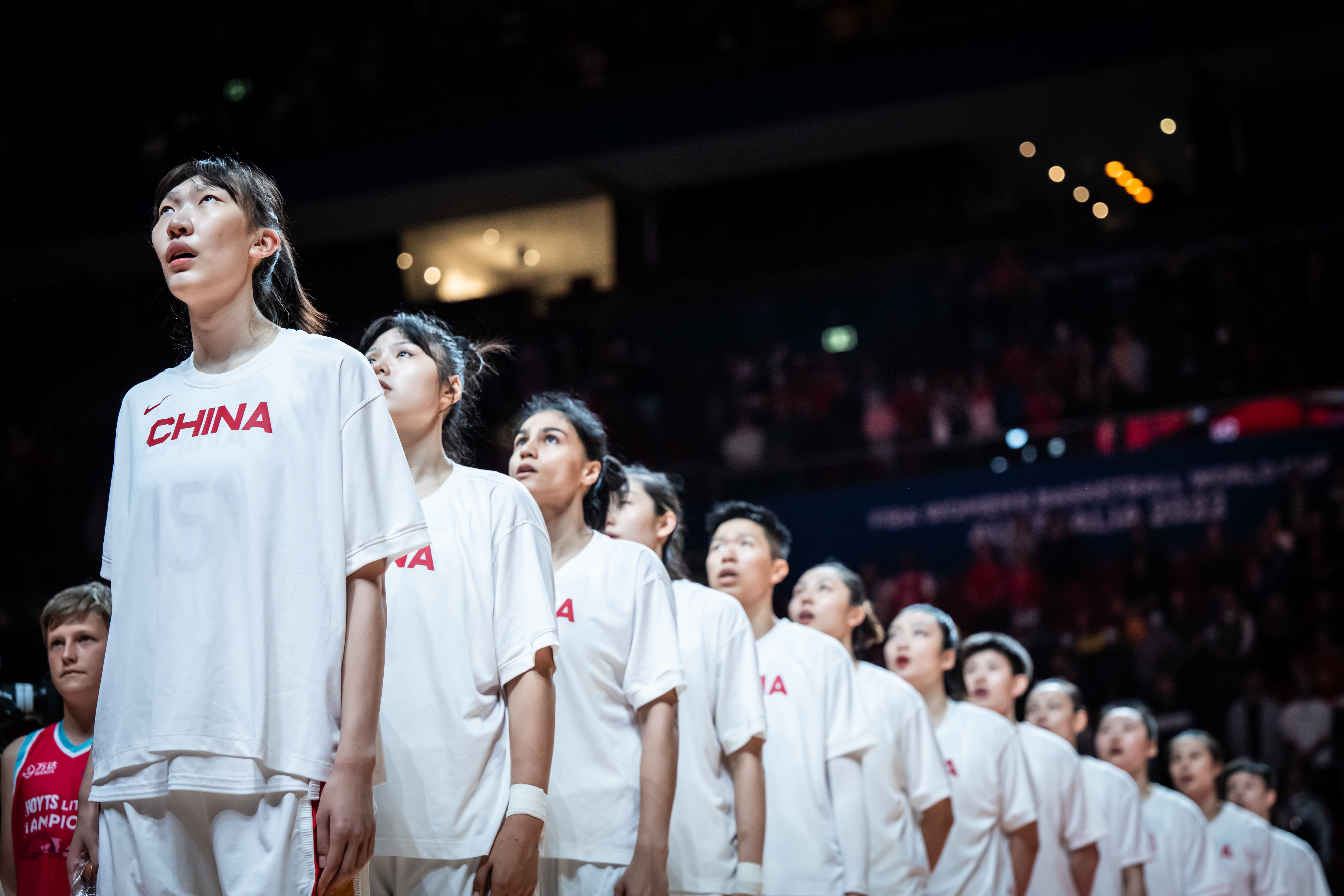 今年中国女篮世界杯预选赛(14分击败法国！时隔28年，中国女篮重返世界杯四强)