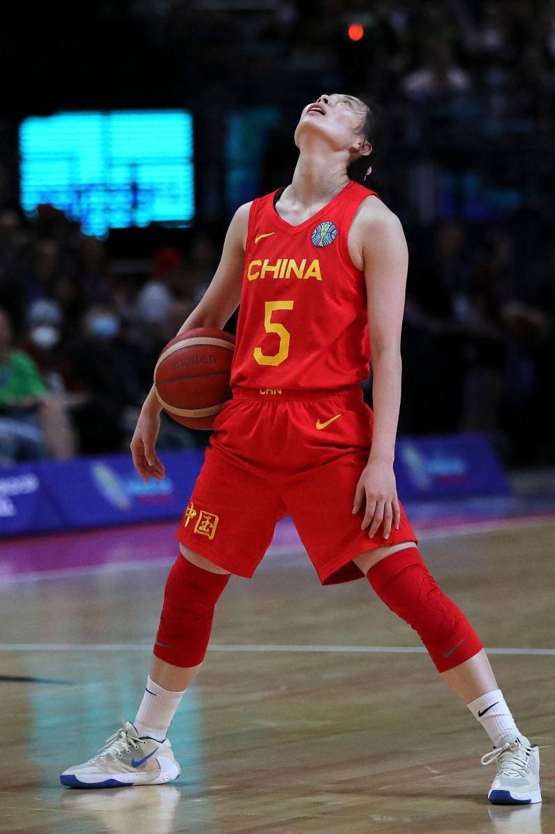 绝杀！中国女篮挺进世界杯决赛，明天14点，对阵美国队！女篮姑娘为何这么强？