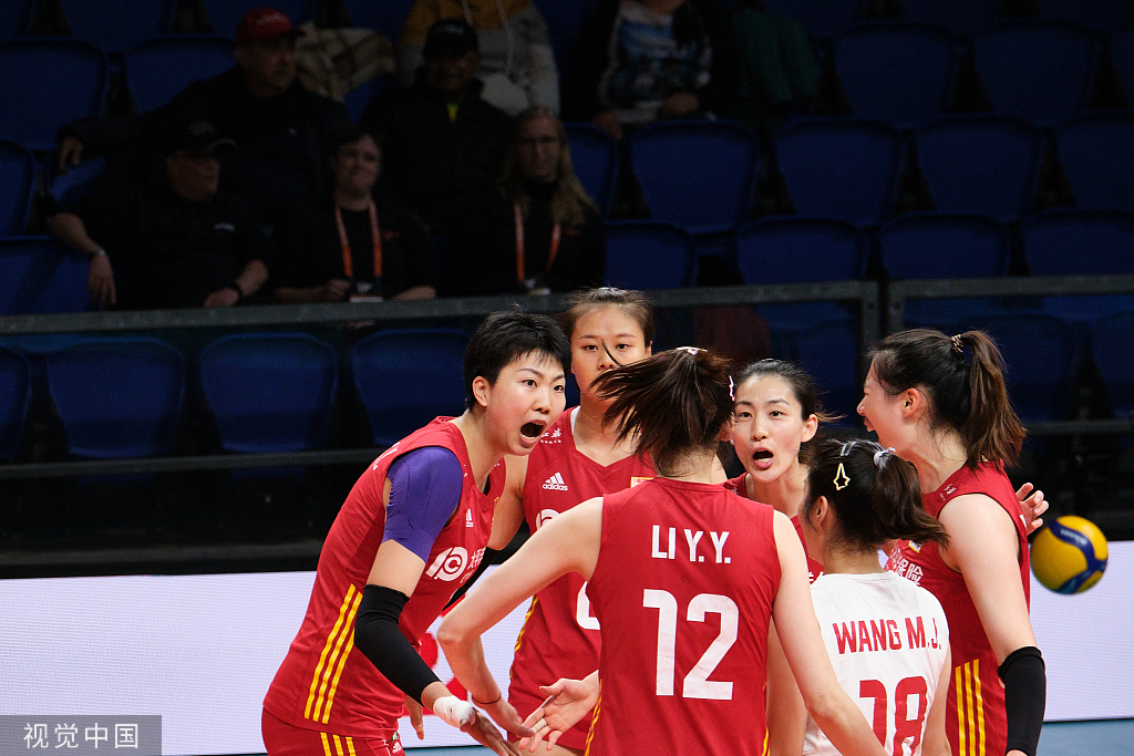 中国女排1-3遭巴西女排逆转，四胜一负晋级16强复赛