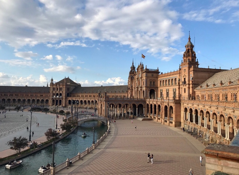 吉他霍塔舞曲(西班牙文:jota)是西班牙阿拉贡地区的民间传统舞蹈音乐