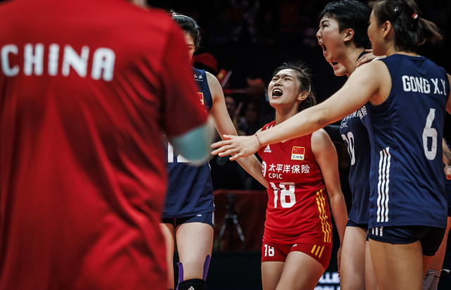 中国女排和荷兰女排谁整体强（力压“荷兰三剑客”！中国女排3比2力挫荷兰女排）-华海博客