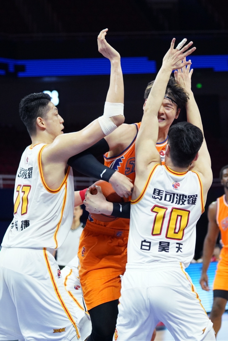 cba深圳队在哪里（深圳男篮亮相CBA新赛季首战，周鹏加盟让球队“如豹添翼”）