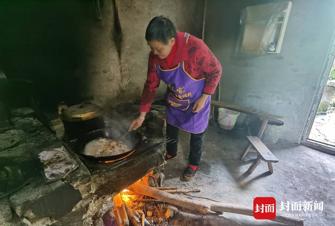 我不想再说这事了(震后17天获救的甘宇回老家照了张全家福 下车时奶奶将他搂进怀里痛哭)