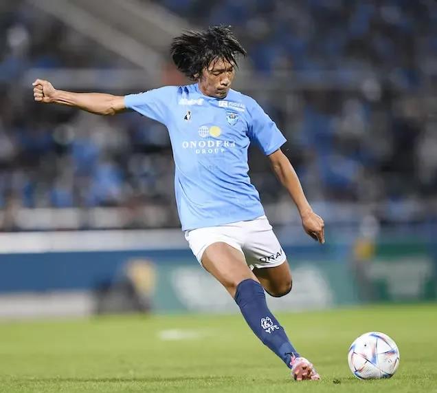 中村俊辅目前在哪支球队（日媒：44岁老将中村俊辅将在本赛季结束后选择退役）-趣拿体育