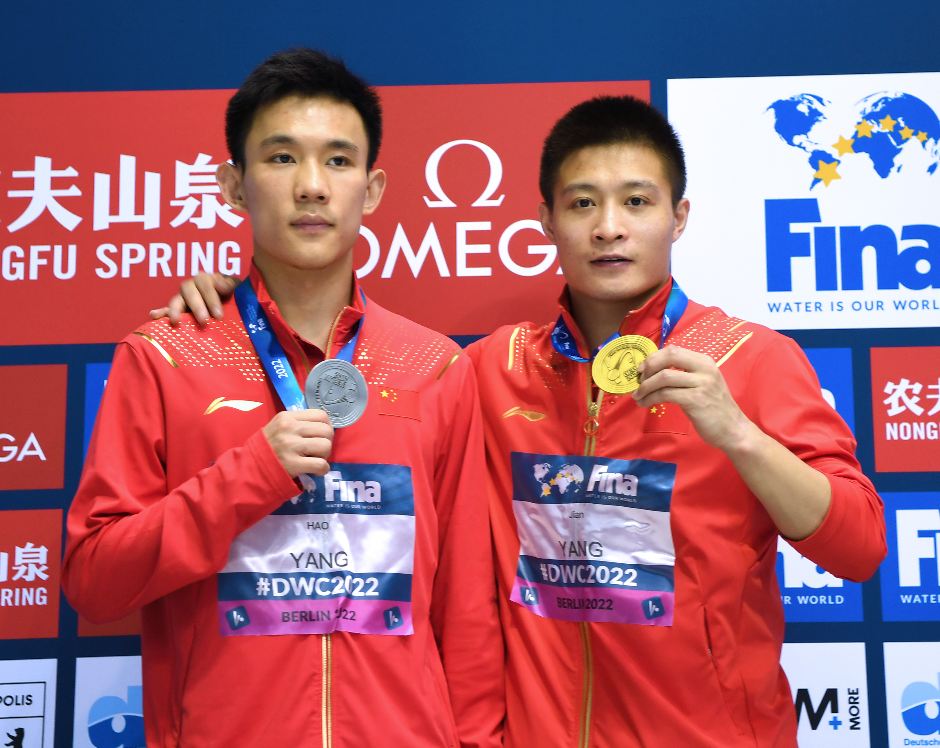 （体育）跳水——世界杯：杨健、杨昊包揽男子10米台冠军、亚军