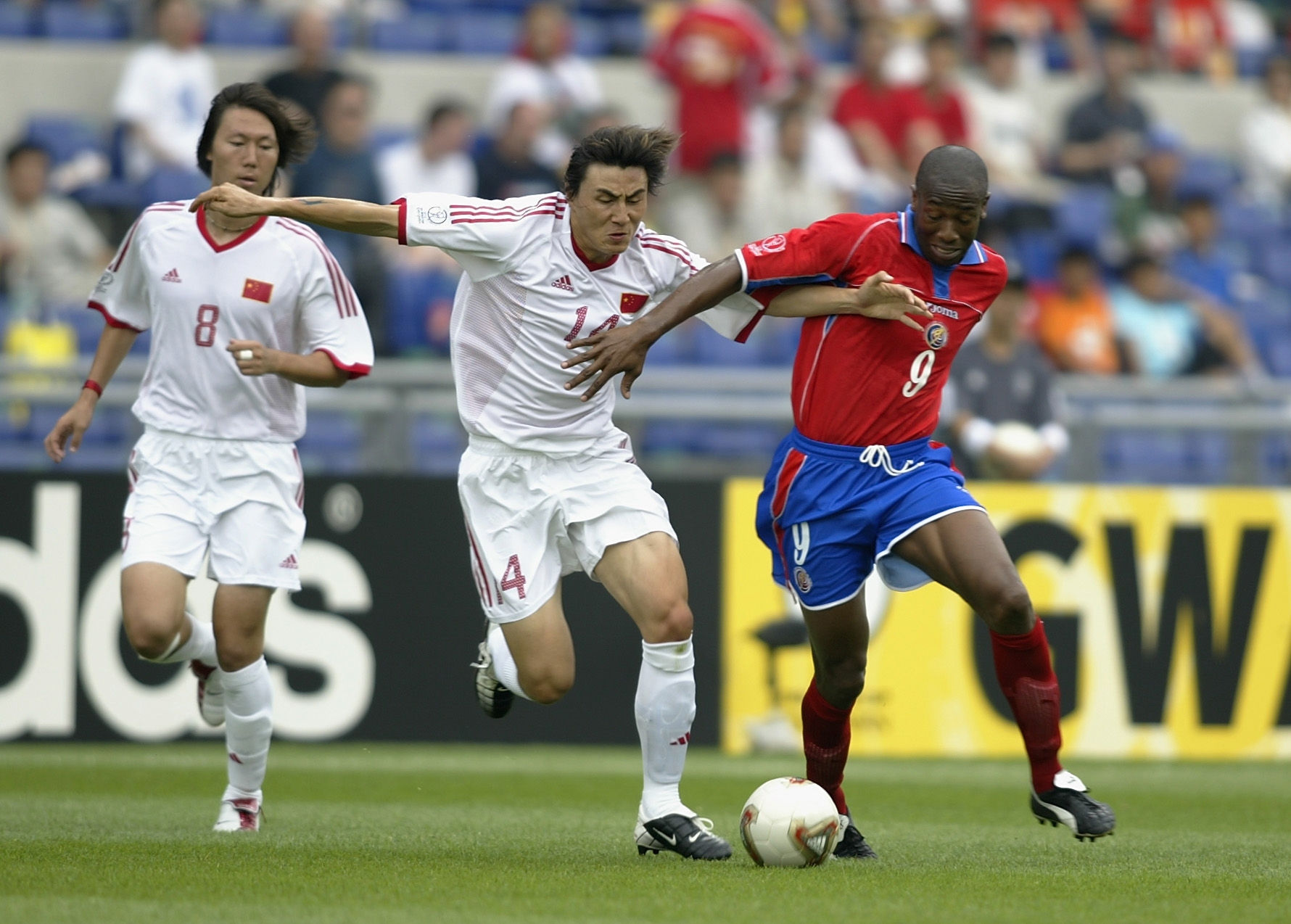 足坛掌故·世界杯之最④｜最具争议的一届：2002年韩日世界杯始终处于舆论漩涡之中