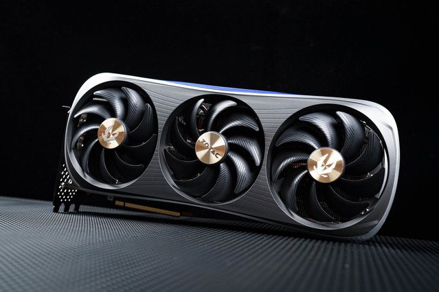 索泰GeForce RTX 4090 AMP EXTREME AIRO评测 圆润外表下的锋芒毕露