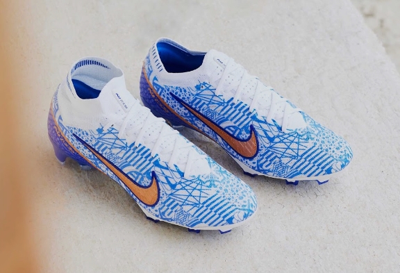 2018世界杯球鞋為什么（靈感源于瓷磚畫！NIKE將發布C羅世界杯簽名戰靴）