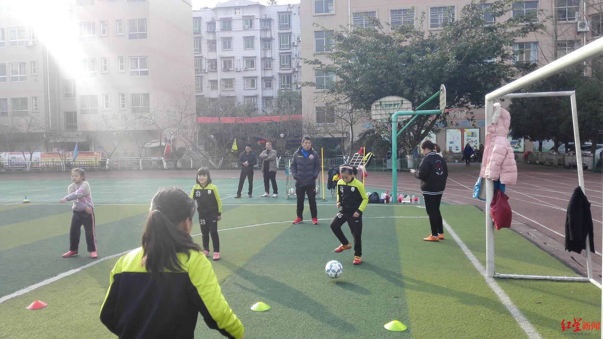 为什么亚洲杯女足场地小(深度｜载入中国女子足球改革发展方案全国推广，“江油校园女足模式”如何炼成？)