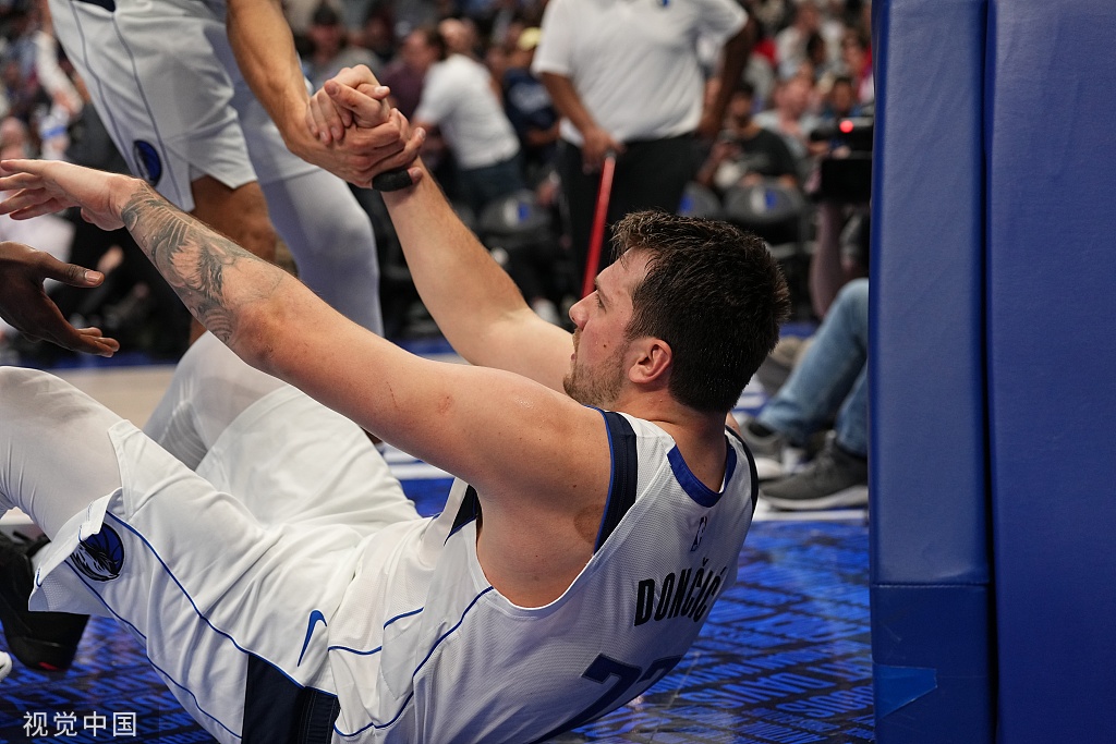 東契奇為什么不能閃耀nba（你覺得東契奇很胖很慢，但為啥NBA就沒人防得住他？）