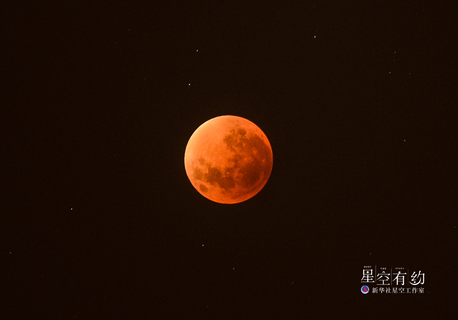 月亮怎么拍（星空有约｜掌握这些拍摄技巧，你也可以拍出“红月亮大片”）