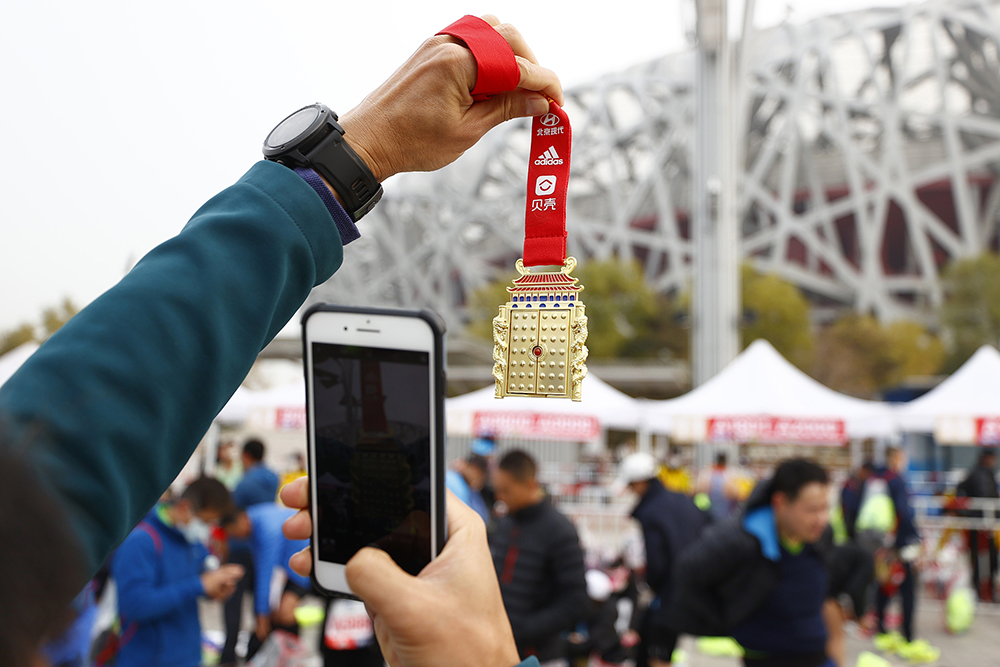 北京马拉松新纪录（一周图片｜北京马拉松三年后“重启”，86岁大爷刷屏网络）