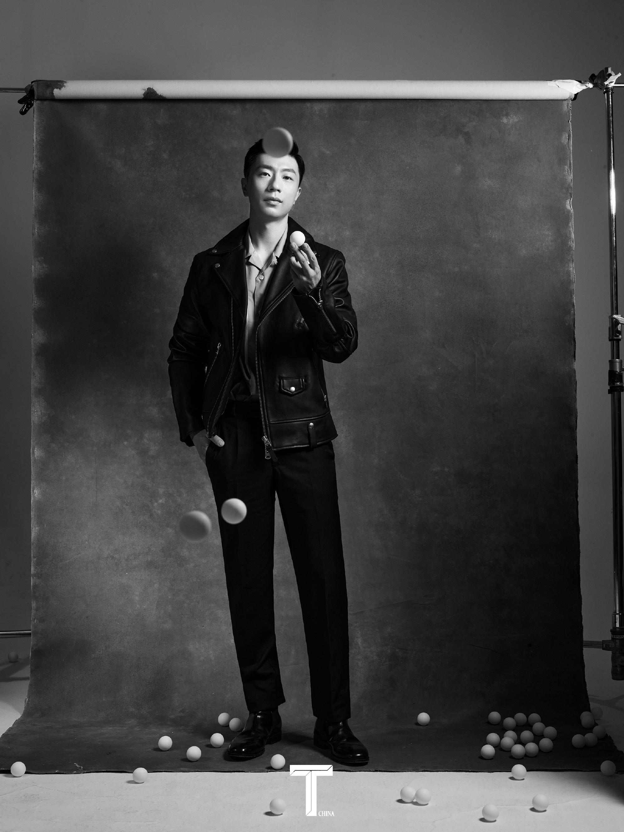 风格百变!马龙时尚杂志封面曝光 背头造型儒雅帅气