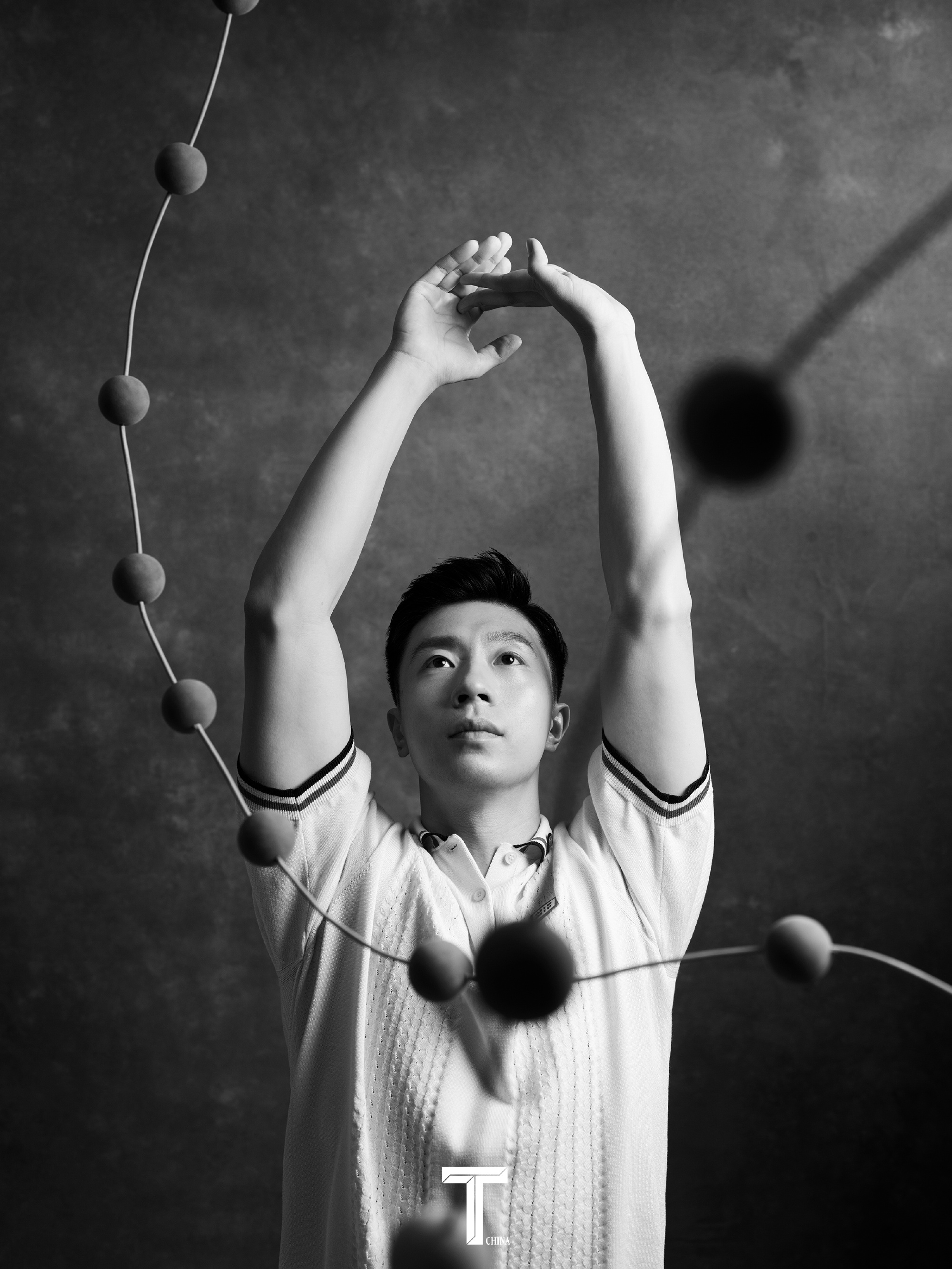 风格百变!马龙时尚杂志封面曝光 背头造型儒雅帅气