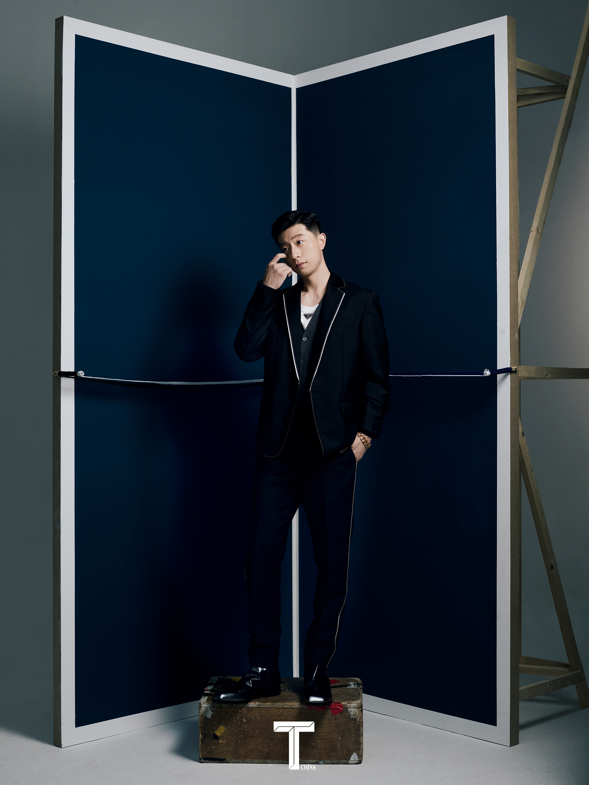 风格百变!马龙时尚杂志封面曝光 背头造型儒雅帅气