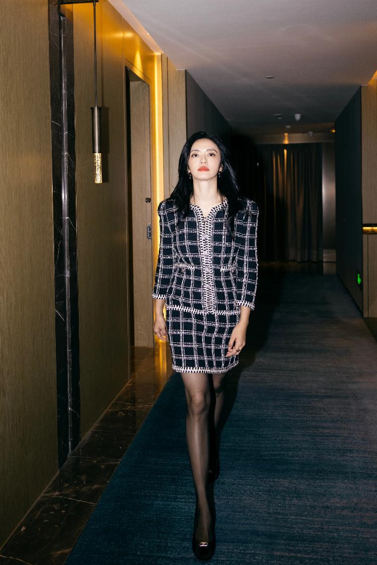 姚晨穿"小香风"套装出席金鸡节 优雅又迷人