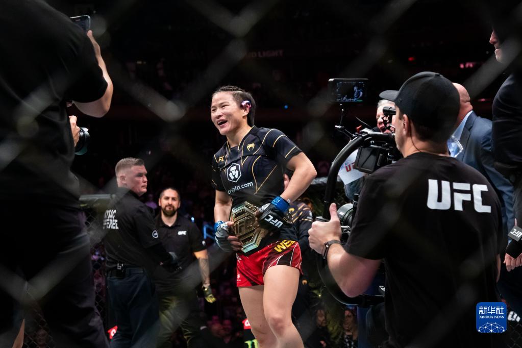 ufc各量级现役冠军（搏击-UFC281：张伟丽重夺金腰带）