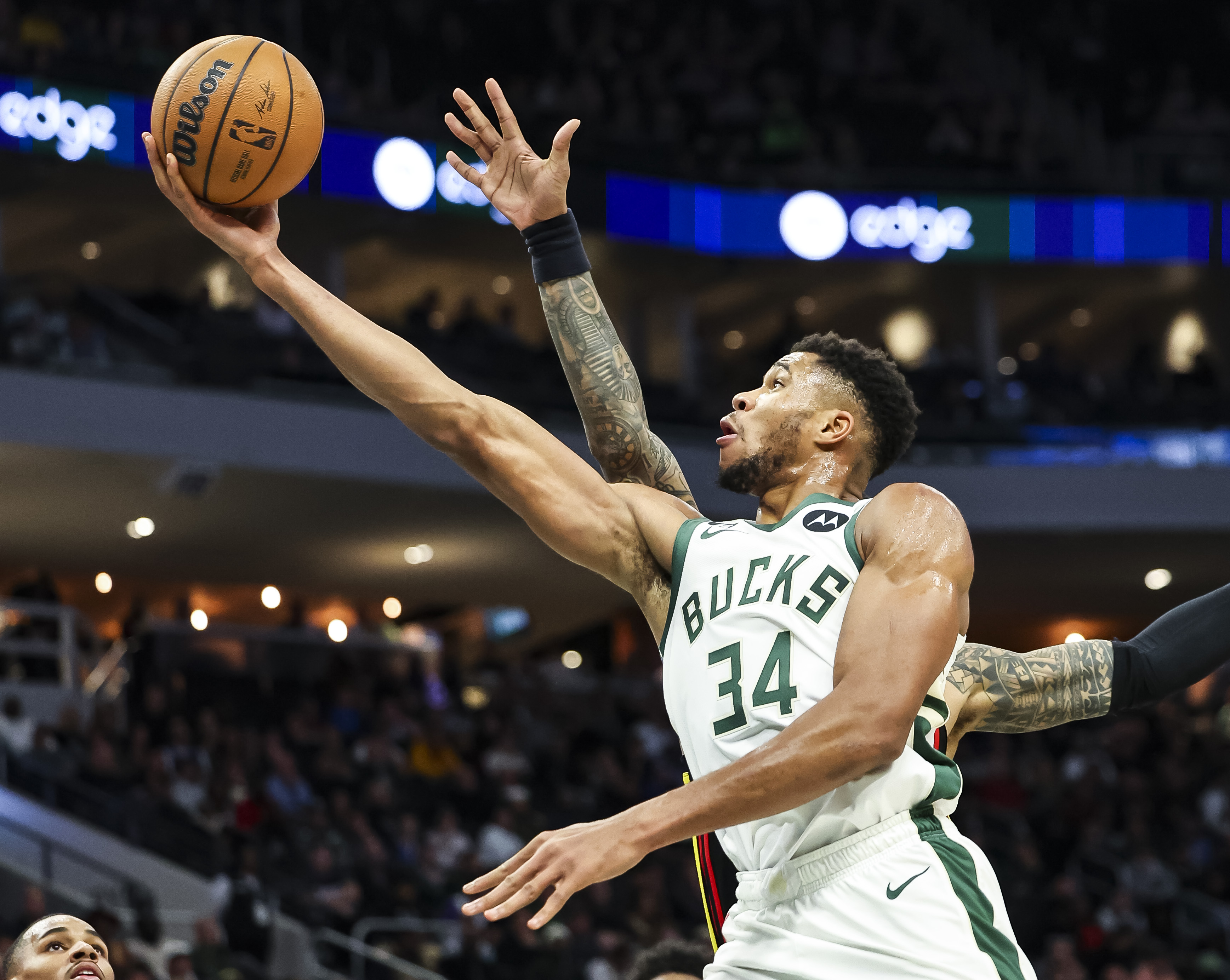 亚特兰大老鹰队图片((体育)篮球——nba常规赛:老鹰胜雄鹿)_ 黑土直播