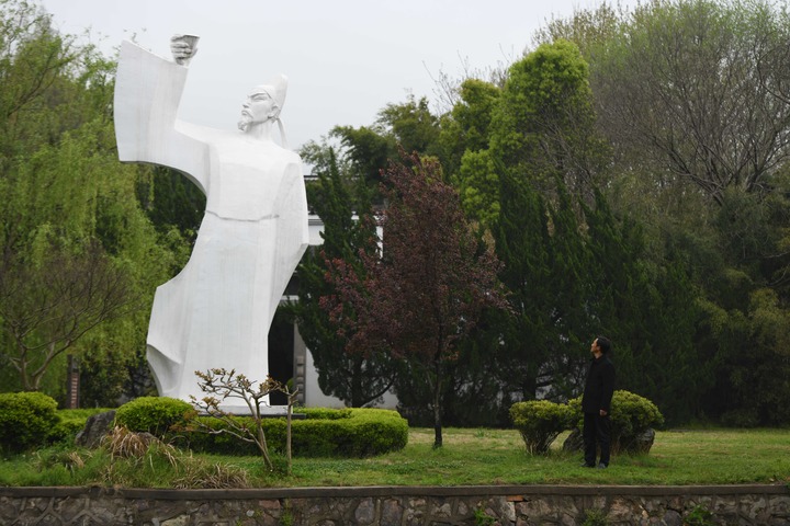 在“诗仙”长眠地感受诚信的力量