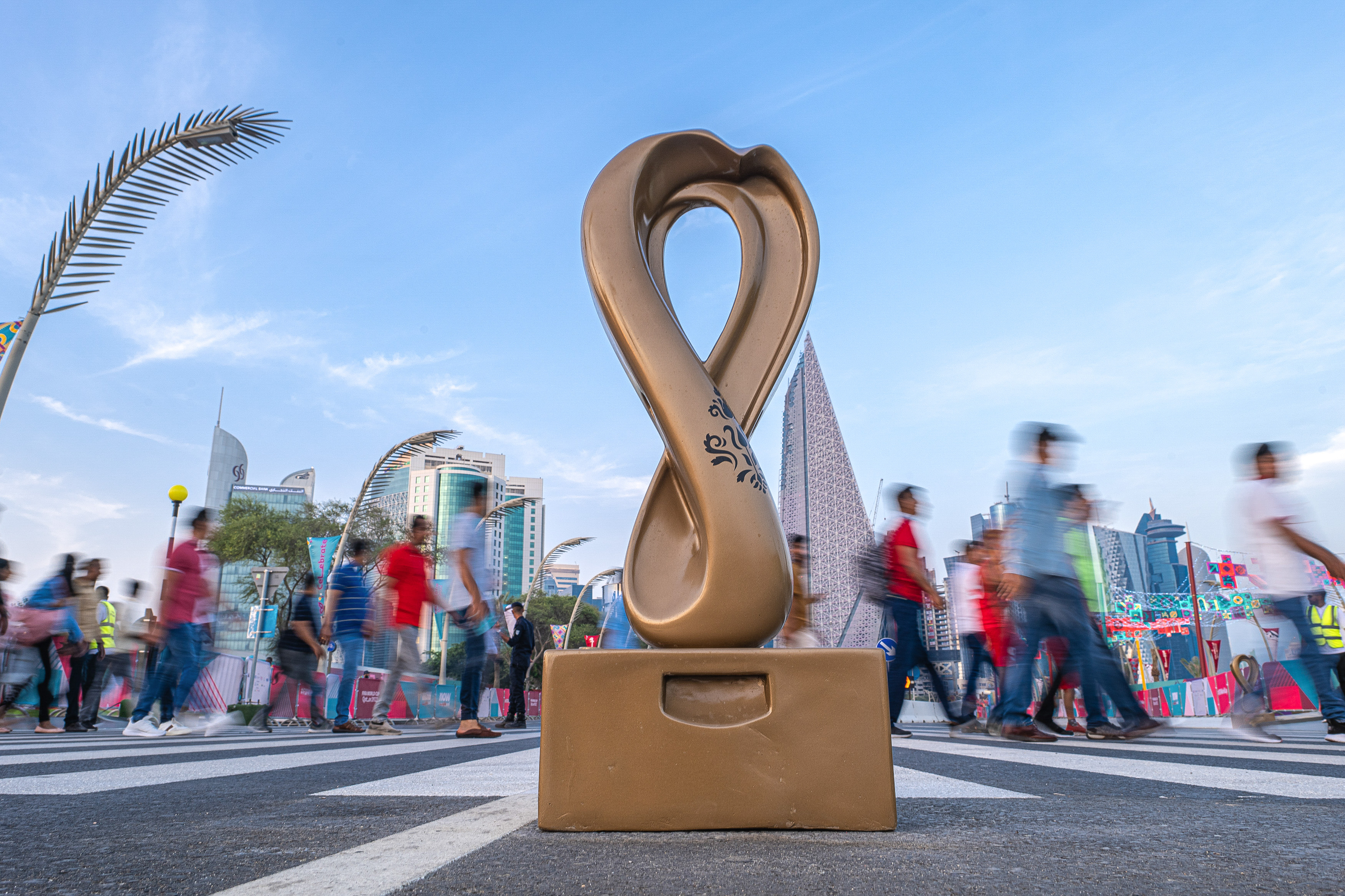 足球图片大全图片（（体育）足球-卡塔尔世界杯气氛渐浓）-趣拿体育