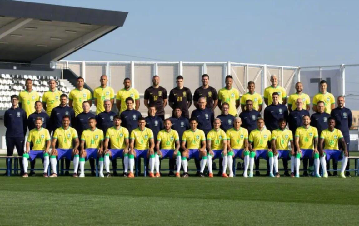 冲击第六颗星！巴西国家队发布本届卡塔尔世界杯全家福