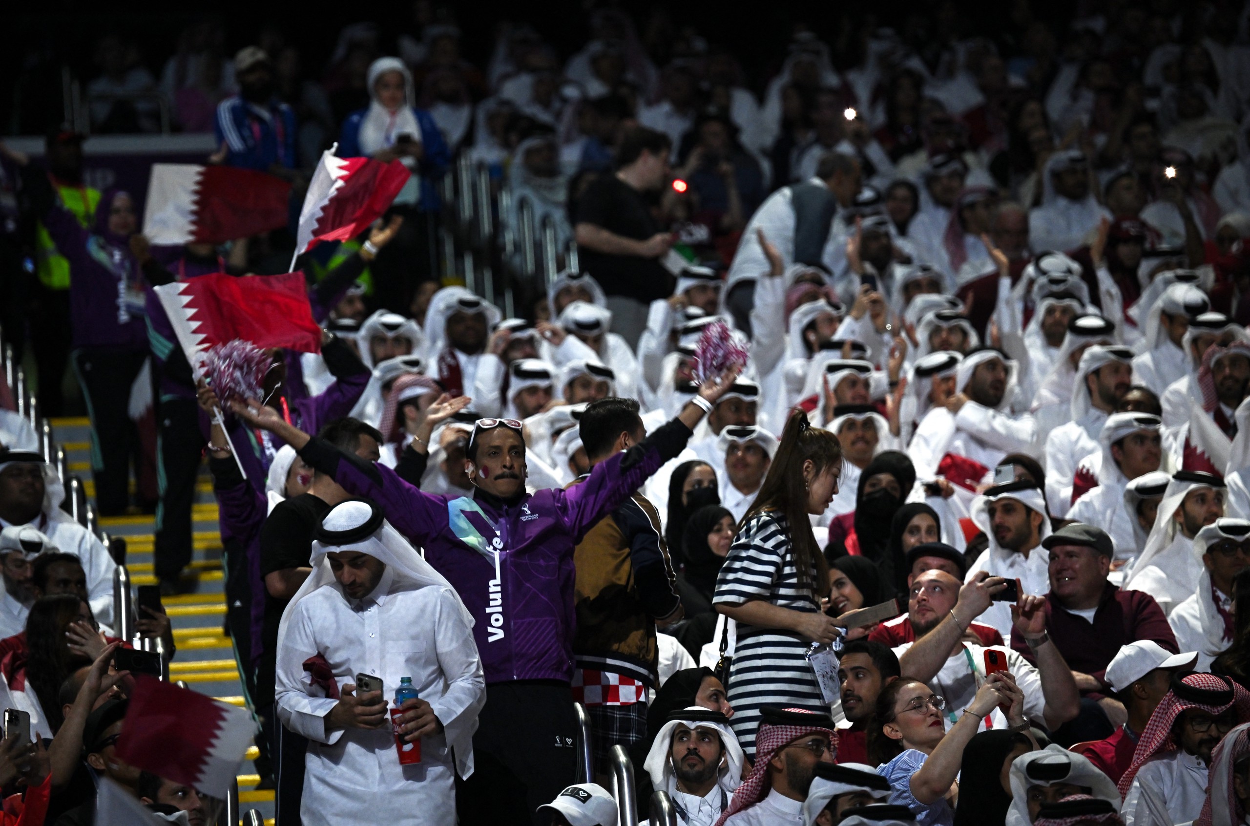 图集｜卡塔尔世界杯开幕，摩根·弗里曼、田柾国现场表演