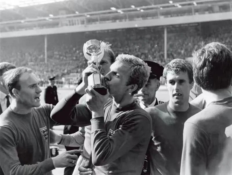 世界杯为什么吸引fifa（卡塔尔世界杯开幕，为什么我们依然爱看足球？）