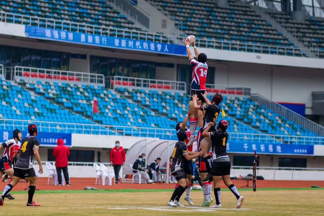 橄榄球高中初中学校有哪些（好样的！山东省华侨中学男子橄榄球队勇夺全国“四连冠”）-趣拿体育