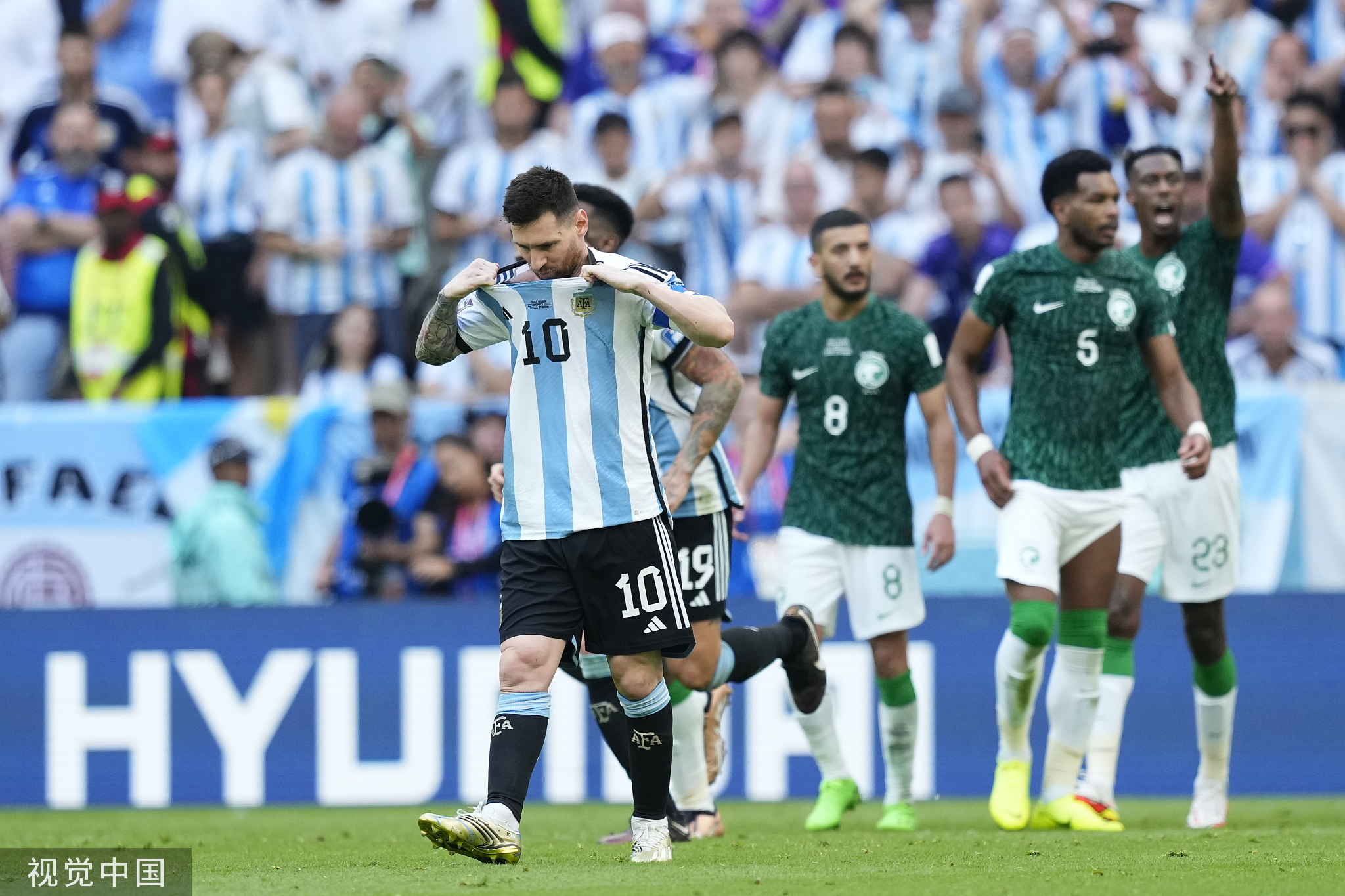 阿根廷球队战绩(世界杯爆出首个冷门，阿根廷1-2遭沙特逆转)