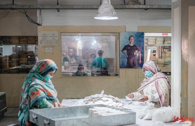 足球是由多少个六边形组成的（一个足球的诞生：探访世界最大足球产地）