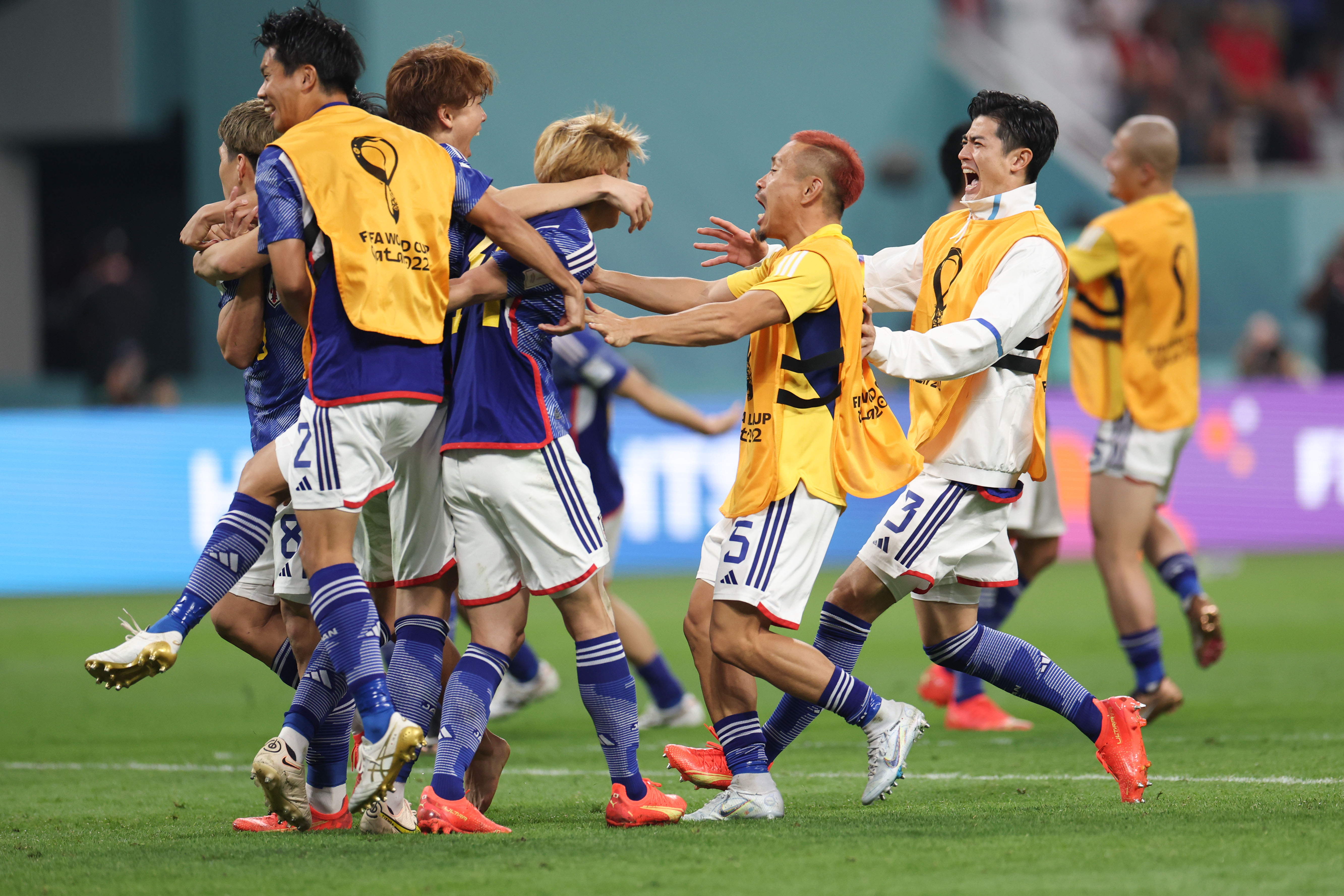 卡塔尔世界杯｜记者手记：一个飞奔着去踢球的日本男孩