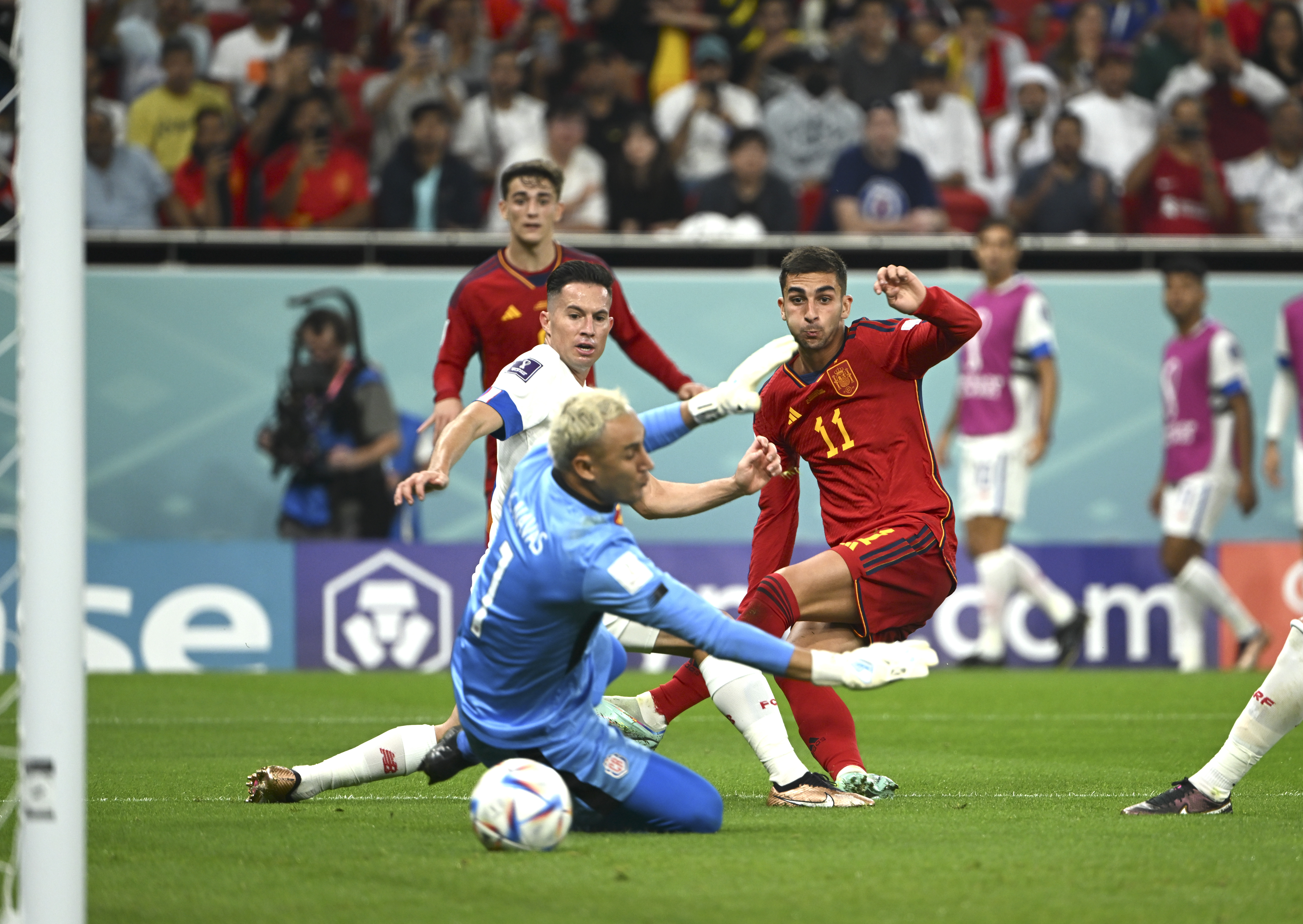 南非世界杯的冠军（卡塔尔世界杯｜岳东兴视点：没巨星的西班牙，最流畅的足球）